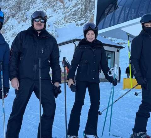 Prezident nəvələri ilə Şahdağda xizək sürdü - FOTO 