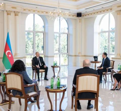 İlham Əliyev yerli televiziya kanallarına müsahibə verdi - FOTOLAR 