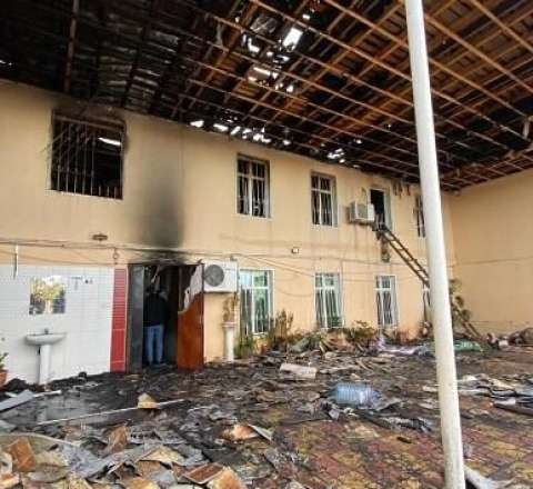 Bir ailənin 5 üzvünün öldüyü ev müəmmalı şəkildə yandı 