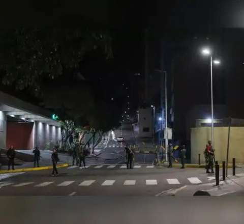 Venesuelada çevriliş iddiaları – Prezident sarayı yaxınlığında atışma və partlayış səsləri 