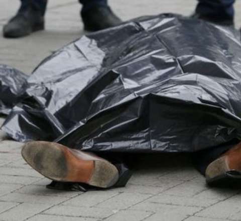 Bakıda həyətdə kişi meyidi tapılıb 