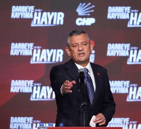 Özgür Özəldən yunan jurnalistə SƏRT CAVAB: Cəsarətiniz varsa... 