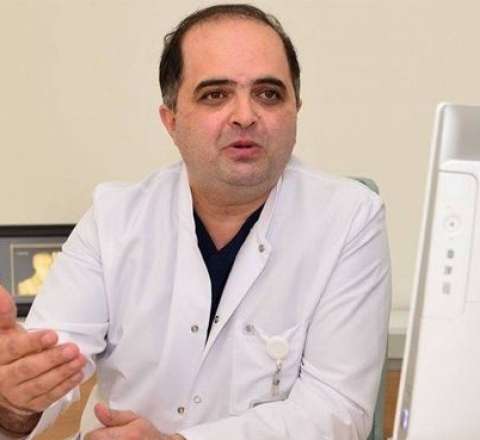 "Ana ölümünü bir həkimin ayağına yazmaq..." - Məşhur cərrah ginekoloqun müdafiəsinə qalxdı 