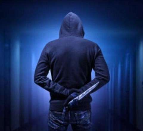 Namaz vaxtı qız üstündə dava edənlərə hökm oxundu - TƏFƏRRÜAT 