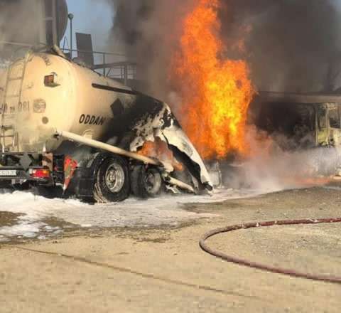 Qazaxda yanacaq daşıyan maşın yanır: ölən var - FOTO - VİDEO + YENİLƏNİB 