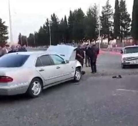 Maşını beton səddə vurdu: ölən var - VIDEO 