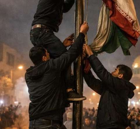 Tehranda  SEPAH xalqı güllələməyə başladı 