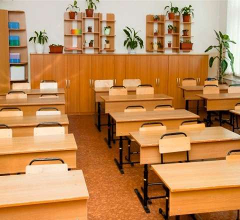 Bakıda məktəbdə müəllim direktor müavinini DÖYDÜ 