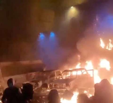 Etirazlar məscidləri yandırdı – VİDEO 