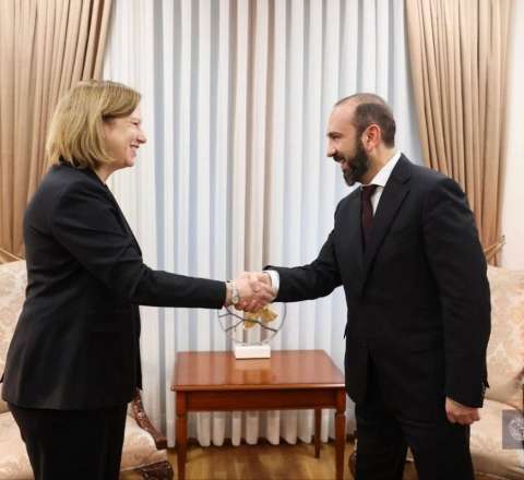 Mirzoyan Kvini ilə TRIPP-in icrası istiqamətində görülən işləri müzakirə etdi 