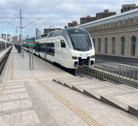 Azərbaycanda yeni qatar reysi istifadəyə verildi  