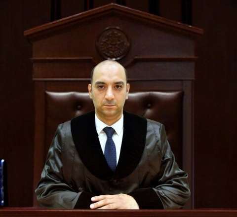 Azərbaycanda məhkəmədə hakim özü-özünə etiraz etdi 