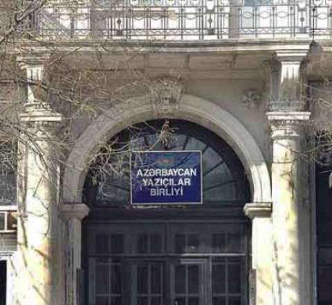 Yazıçılar Birliyi ölüdən də pul tələb edir 