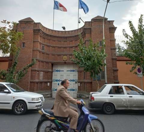 Fransa diplomatlarını təxliyə edir – İran xaos içindədir 