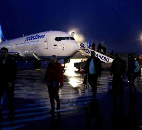 İstanbuldan uçan sərnişinlər təyyarədə qaldı – “Aeroport saat 7-də açılacaq” – VİDEO 