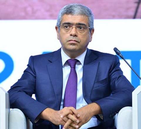 Bir nazirlikdən digərinə vəzifəyə getdi 