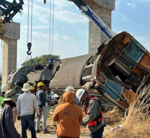 Tailandda qatarın üzərinə kran düşdü – Azı 27 ölü, 80-dən çox yaralı 