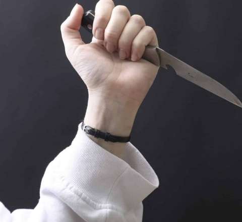 Bakıda ana qızını bıçaqladı  