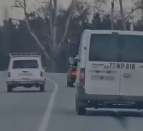 Sərxoş sürücü magistralda təhlükəli manevrlər etdi - VİDEO 