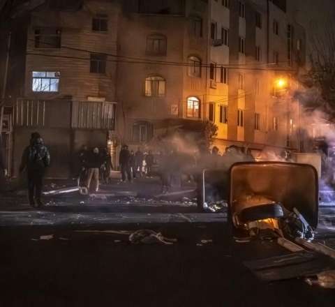 Təbrizdə komendant saatı – İranda hərbi vəziyyət elan olundu 