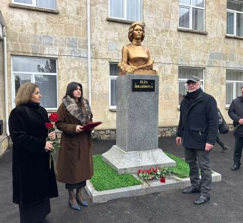 Qusarda Elza İbrahimovanın büstünün açılışı oldu - FOTO 