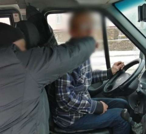 Sürücü avtobusu saxlamadı, döyüldü  