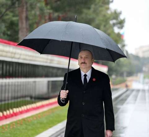 Prezident Şəhidlər xiyabanını ziyarəti ilə bağlı videoçarx paylaşdı 