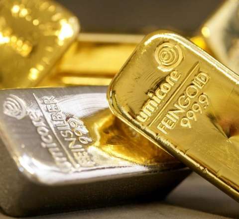 Qızıl saatbaşı bahalaşır – 5.200 dolları keçdi 