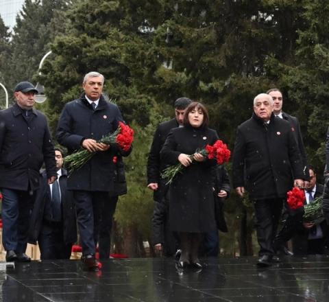 Dövlət və hökumət rəsmiləri Şəhidlər xiyabanını ziyarət ediblər  FOTO - YENİLƏNİB  