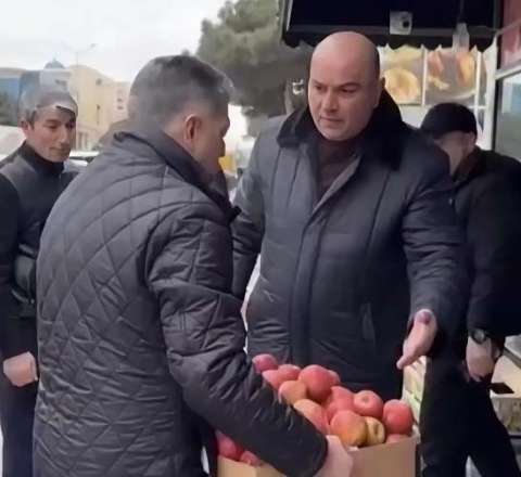 “Nə olub, nə hadisə baş verib?” - Satıcıya kobudluq edən məmur DANIŞDI 
