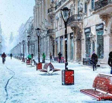 Bakıya güclü qar yağır - Video 
