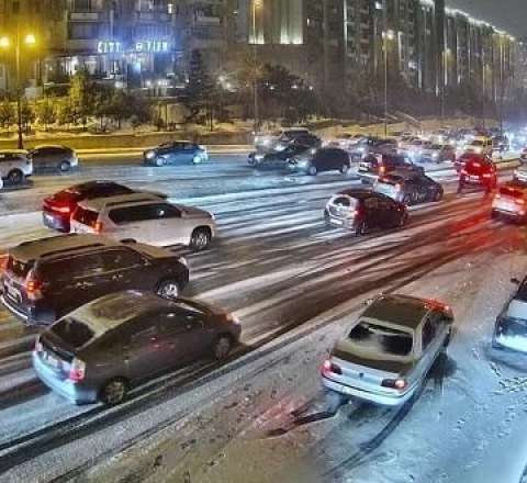 Bakıda güclü qar: Bu yollar iflic oldu - VİDEO 