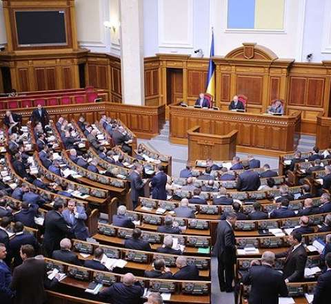 Ukrayna parlamenti işıqsız, susuz qaldı 