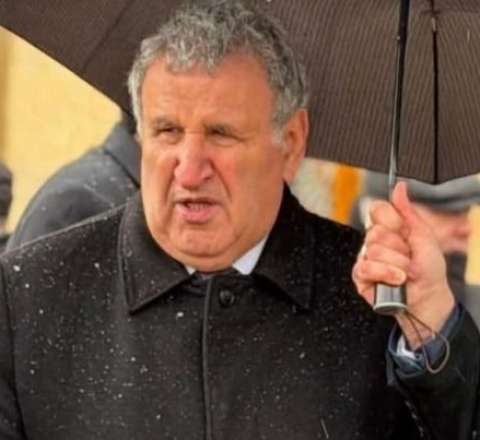 Çətir tutduğuna görə işdən qovuldu 