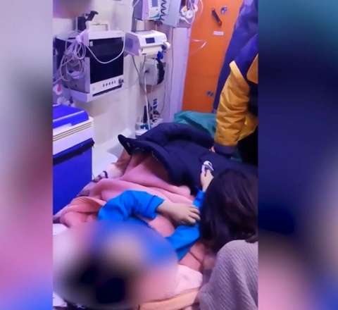 Xəstə uşağın təcili yardım maşınından düşürülməsi ilə bağlı açıqlama - Video 
