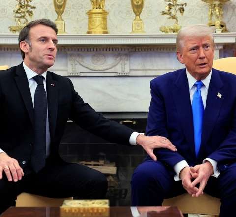 Tramp Makronun eynəklərinə sataşdı: Çox xoşuma gəldi 