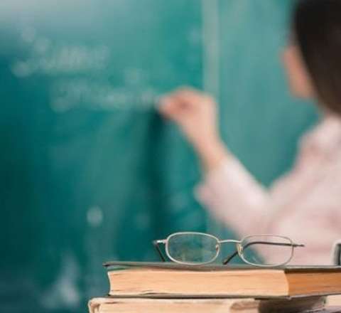 Uyğunsuz videosu yayılan müəllim işdən çıxarıldı 