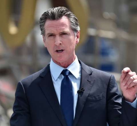 Kaliforniya qubernatoru Davosda avropalıları Trampa qarşı çıxmağa səslədi 