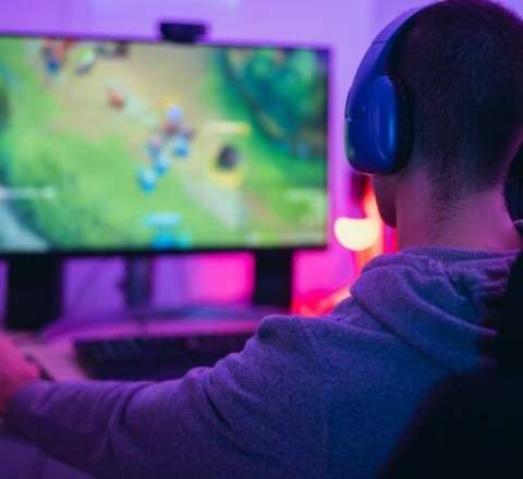 Təhlükəli kompüter oyunlarına qadağa qoyula bilər 
