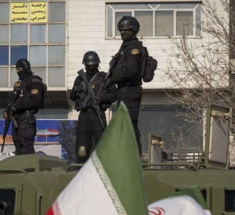 Təbriz 90-cı ilin Bakısına bənzəyir – Şəhərdə tanklar və silahlı şəxslər tüğyan edir 