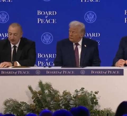 İlham Əliyev sənədi imzaladı - VİDEO 