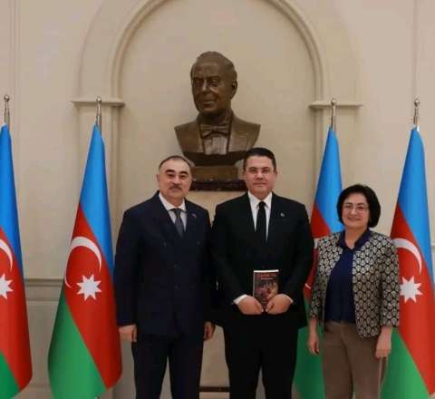 Aida Eyvazlının kitabı türkcə nəşr olundu  - FOTO