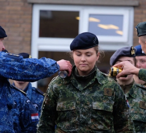 Vəliəhd şahzadə hərbi təlim keçdi 