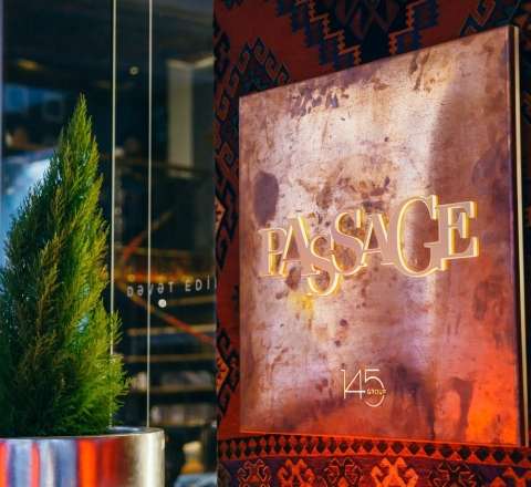 Bakının mərkəzindəki məhşur restoranda ərəb turisti soydular  