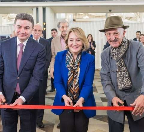 “Yüksələn işıq”: REZA-nın fotosərgisi Heydər Əliyev Beynəlxalq Aeroportunda təqdim olunur - FOTO