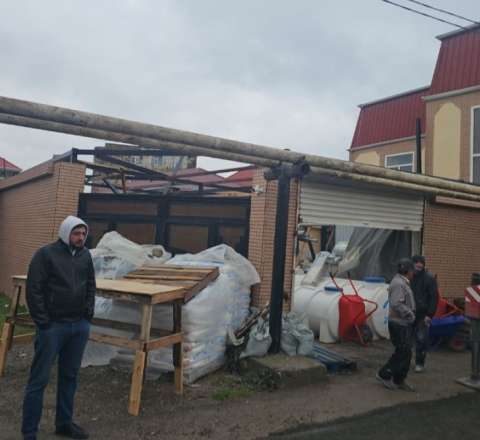 Binədə qanunsuz tikili söküldü - VİDEO 