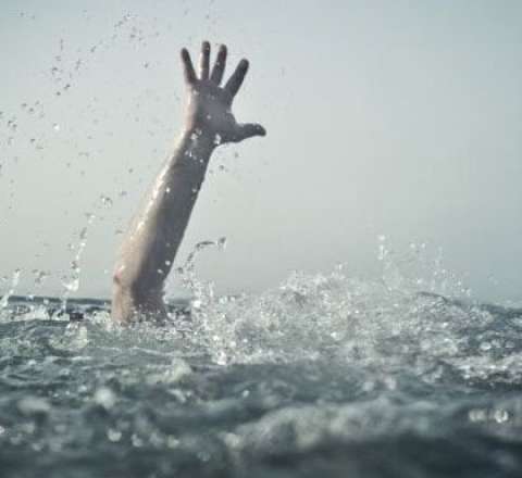 Balıq tutmaq istədi, boğuldu 