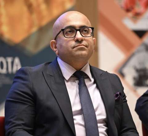 Nazir sədr müavinini işdən çıxardı 