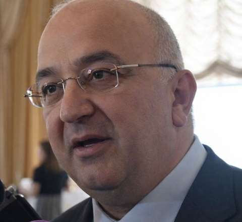 Daha bir pensiya qalmaqalı: Bu dəfə sabiq nazir DSMF-ni məhkəməyə verdi - Artıq ödənilib......  