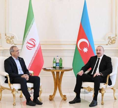 İlham Əliyev Pezeşkiana zəng etdi 